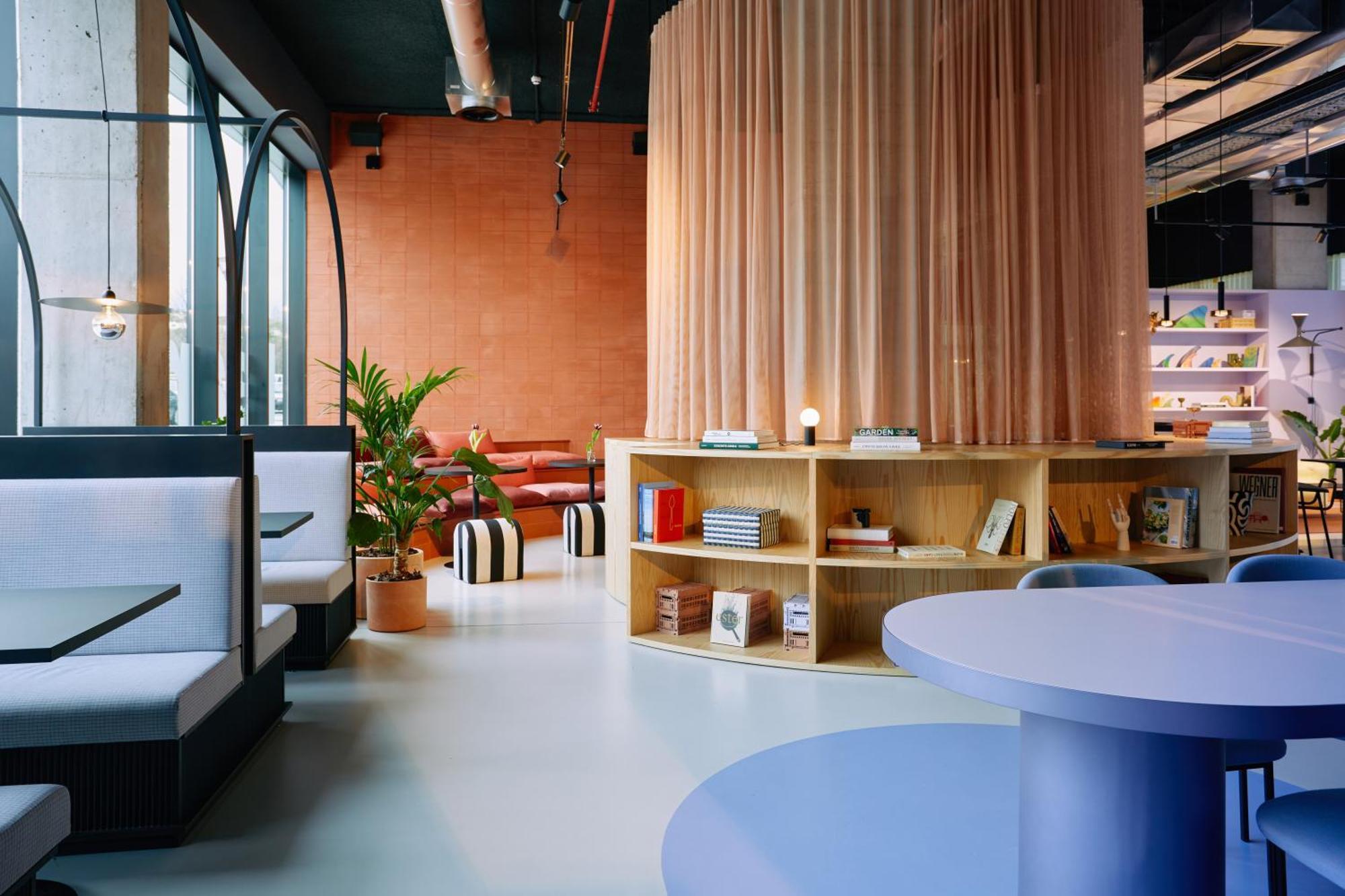 The Social Hub 3*